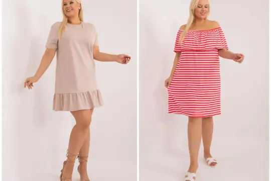 Dwie modelki prezentują sukienki plus size na co dzień: beżową z falbanką i czerwoną w paski.